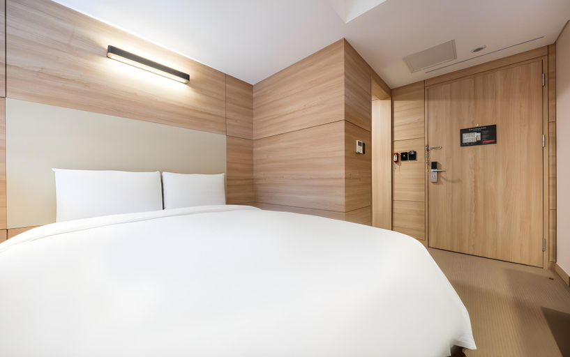 Bedroom 12