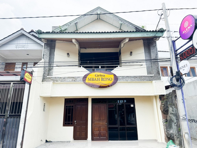 Exterior & Views 2, RedDoorz @ Griya Mbah Rono Malioboro, Yogyakarta