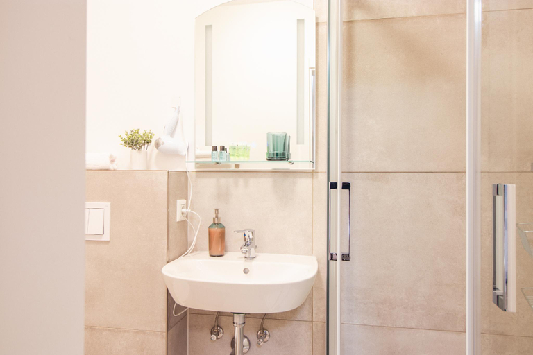 Bathroom 5, Hotel Dona, Rheinisch-Bergischer Kreis