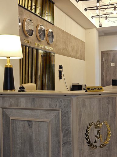Others 5, Old Avenue Hotel