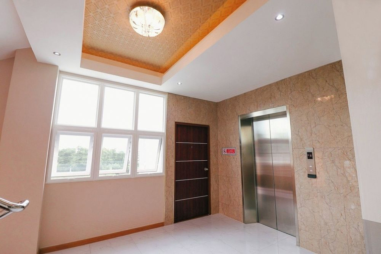 Bathroom 3, Triple Trees, Lam Luk Ka