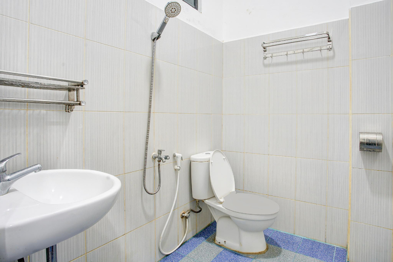 Bathroom, Capital O 93467 Wisma Olo Syariah, Padang