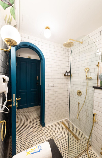 Bathroom, The Neat Nostalgic 1bdr Studio @ Cairo's Downtown, Qasr an-Nil