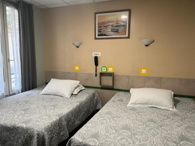 Bedroom 2, Hotel Jarry Confort, Paris