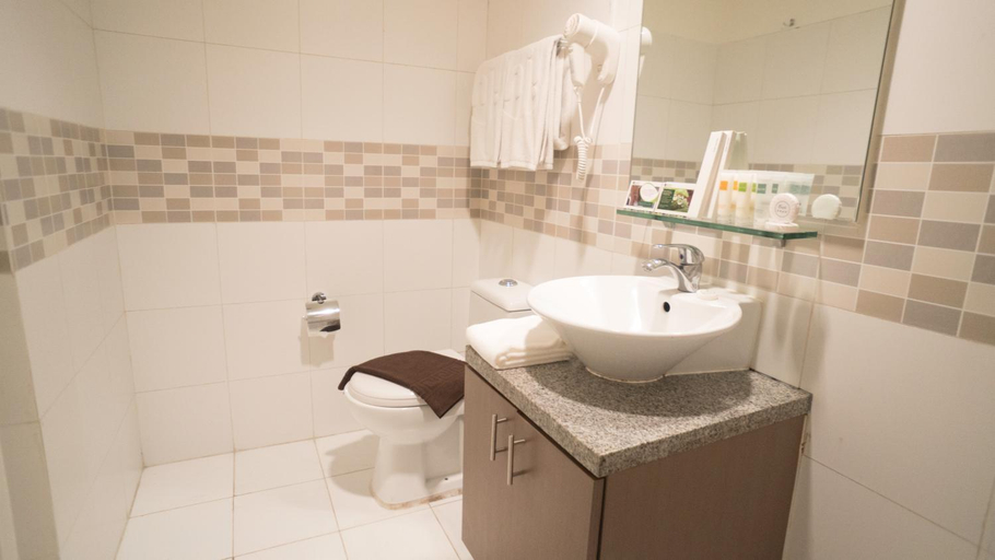Bathroom 4, The Exchange Regency Residence Hotel Managed by HII, Pasig City