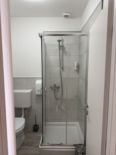 Bathroom 4, Max Gastro Beach House, Marina