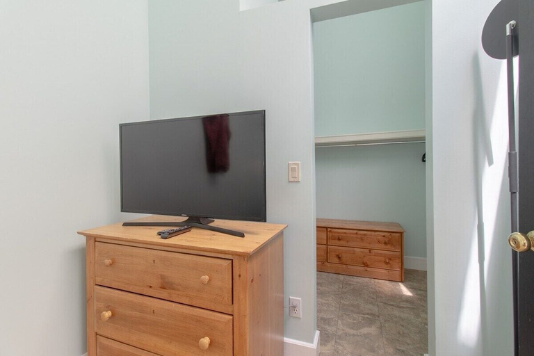 Bedroom 2, CBL 1310, Iron