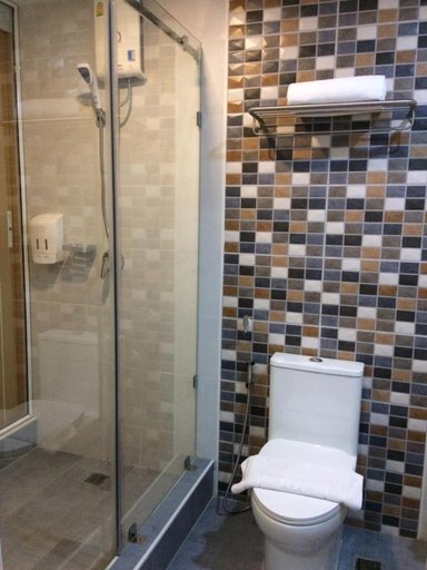 Bathroom 12