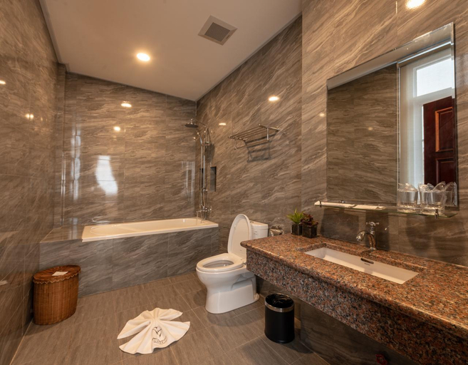 Bathroom, One Vientiane Hotel, Vientiane