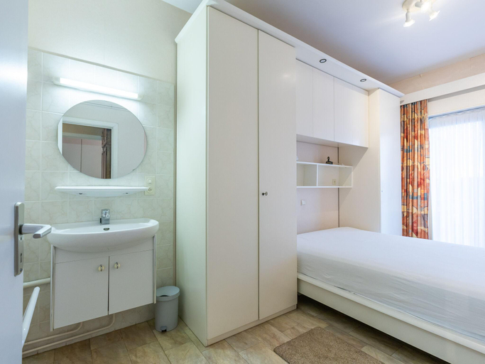 Bedroom, Ground floor apartment with sea view and garage, West-Vlaanderen