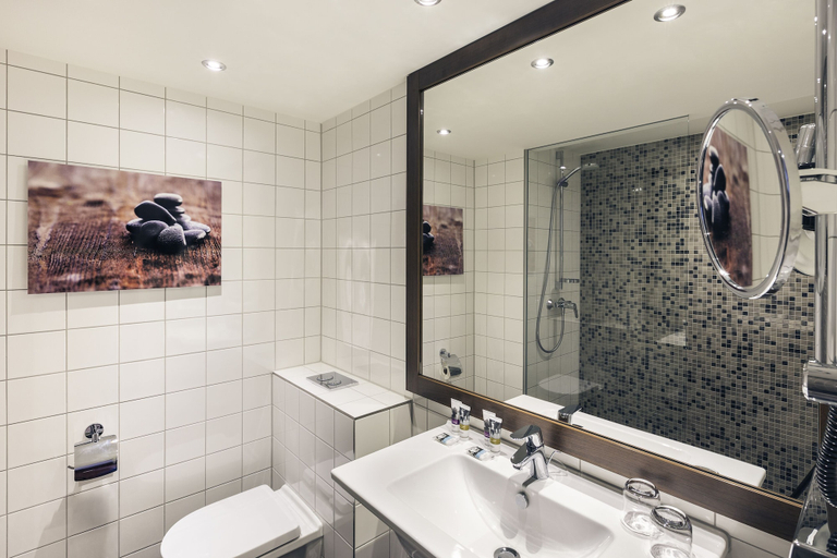 Bathroom 4, Mercure Hotel Amsterdam West, Amsterdam