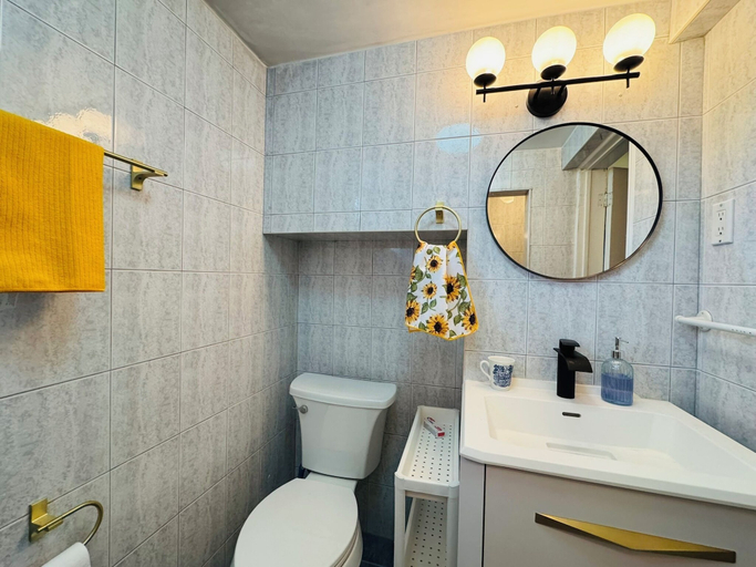 Bathroom 3, Sunrise BnB with Free Parking, Toronto