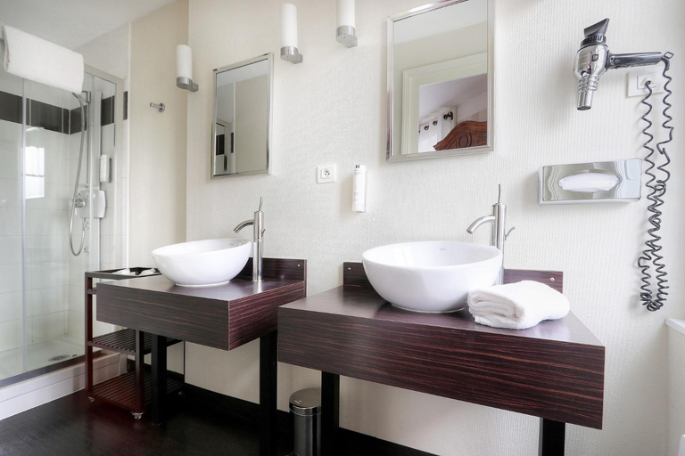 Bathroom 4, Best Western Brittany La Baule Centre & Plage, Loire-Atlantique