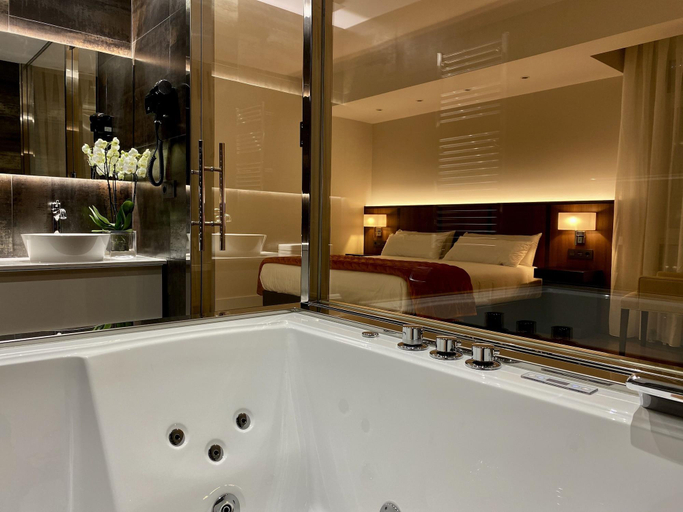 Bathroom 4, Harpazul Apartments, Pontevedra