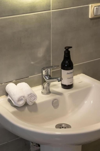 Bathroom 3, Settle Inn Janoub Apartments, New Cairo City