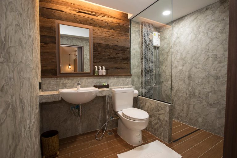 Bathroom 10