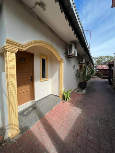 Exterior 8