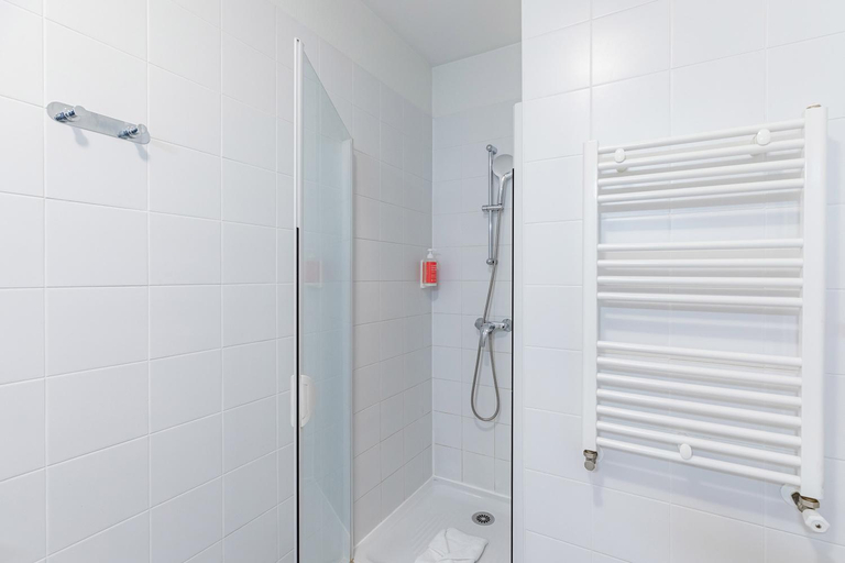 Bathroom 4, Appart'City Confort Orléans, Loiret
