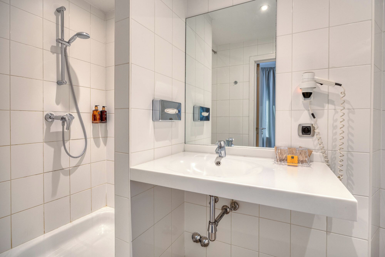 Bathroom 4, Alma Grand Place Hotel, Bruxelles