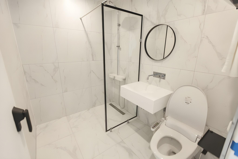 Bathroom 3, Jeju Rich Hotel, Jeju