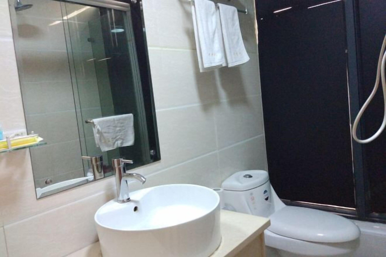Bathroom 4, Wangpuda Hostel, Shanghai