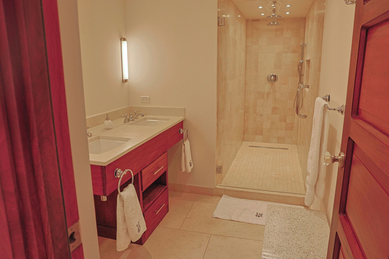 Bathroom 3, Hotel Plaza Herrera, Panamá