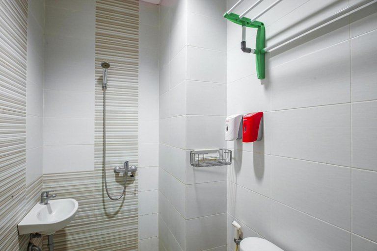 Bathroom 4, Capital O 93589 Hotel Wongso Syariah, Central Bangka