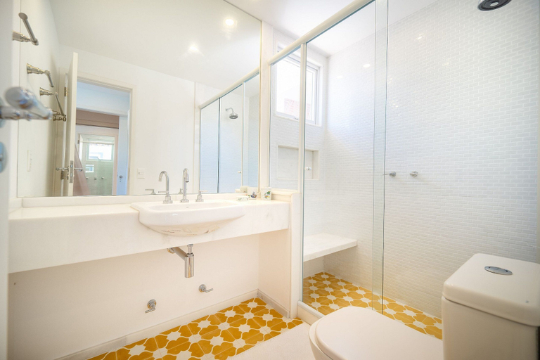 Bathroom 3, Bz93 Cond pé na areia piscina privativa, Armação dos Búzios