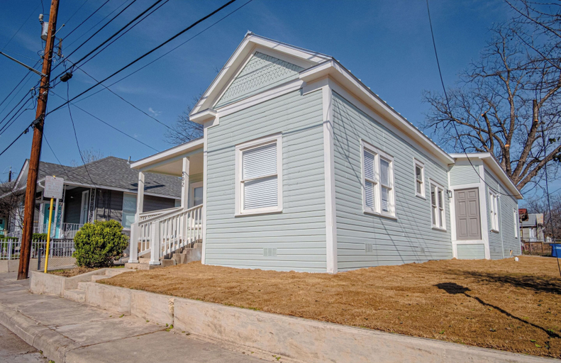 Exterior & Views