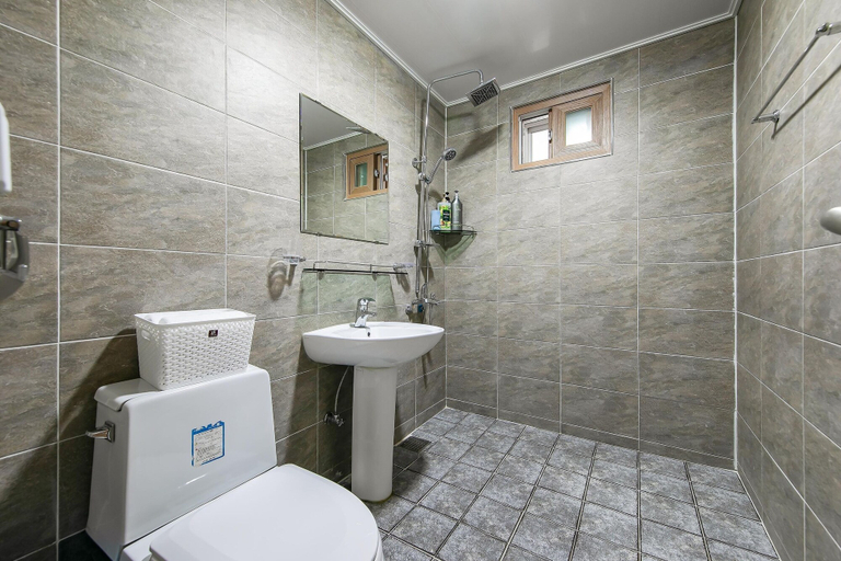Bathroom 3, Gapyeong Twelve Pension, Gapyeong