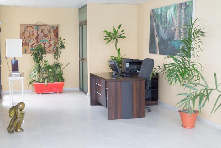 Public Area 4, Hôtel Petit Bateau, Conakry