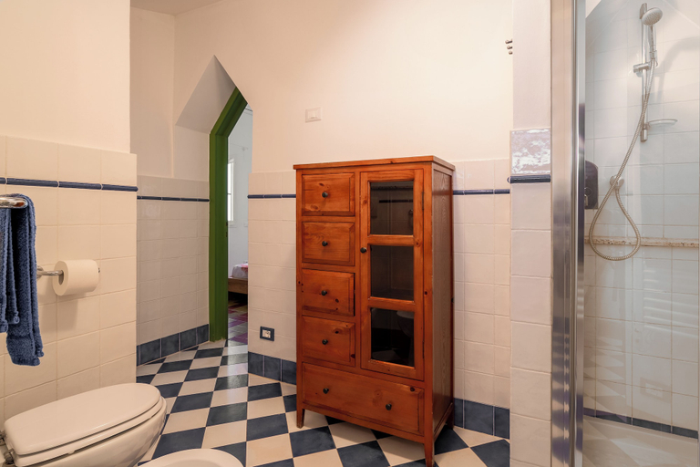 Bathroom 4, Argentarola, Grosseto