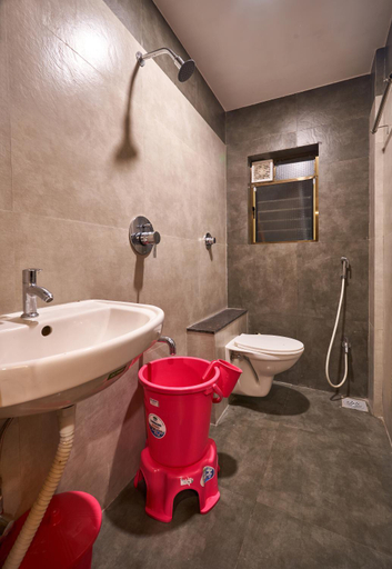 Bathroom 3, Hotel Ranjan Deluxe, Kolhapur