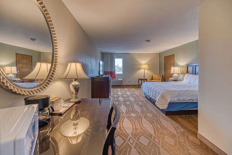 Bedroom 3, American inn & Suites, Monroe