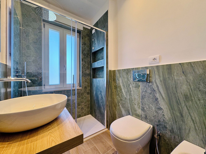 Bathroom 2, YourHome - Il Pino Rooms & Apartment, Napoli