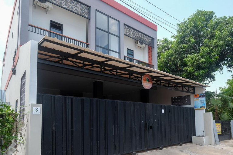 Exterior & Views 2, DR Living Syariah Solo Mitra RedDoorz, Solo