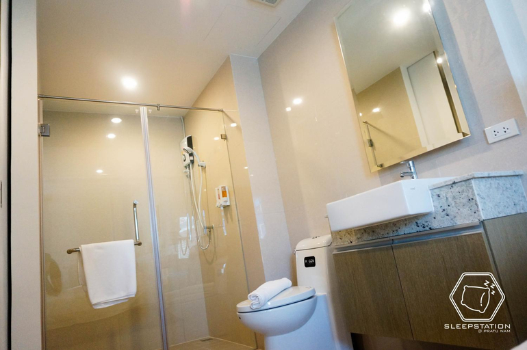 Bathroom 28