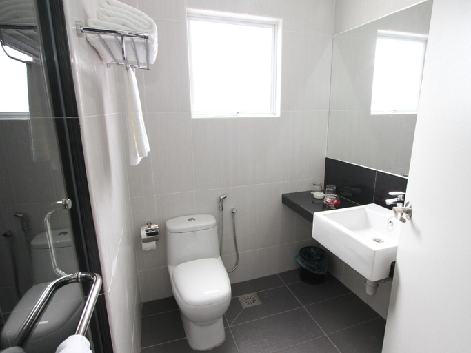 Bathroom 4, Ipoh Downtown Hotel, Kinta