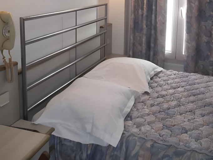 Bedroom 3, Hotel Luxor, Hauts-de-Seine