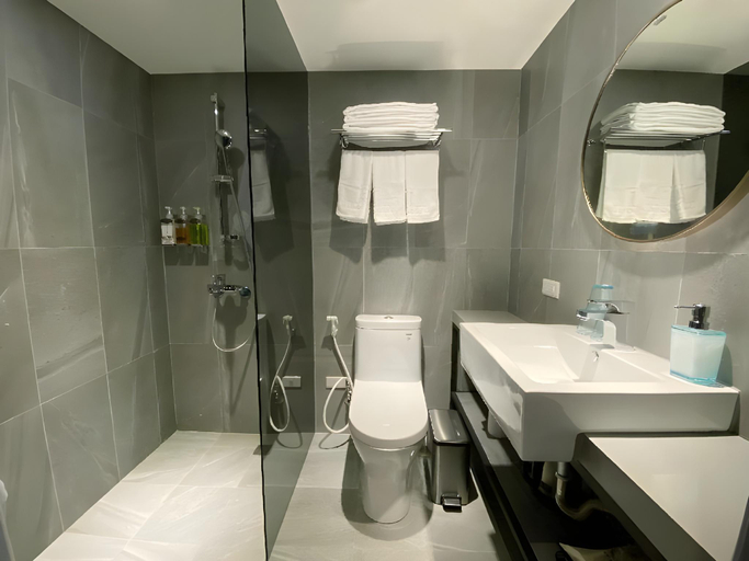 Bathroom 10