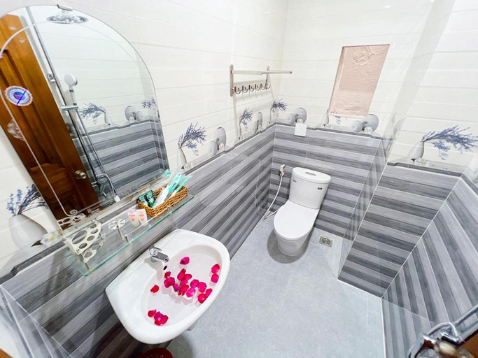 Bathroom 2, kim hotel phu quy, Phú Quý