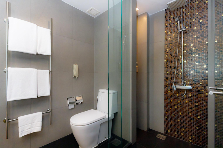 Bathroom 10