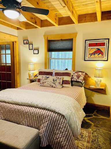 Bedroom 3, The Robin's Nest Tobermory - Adults Only Bed & Breakfast, Lake Hurron