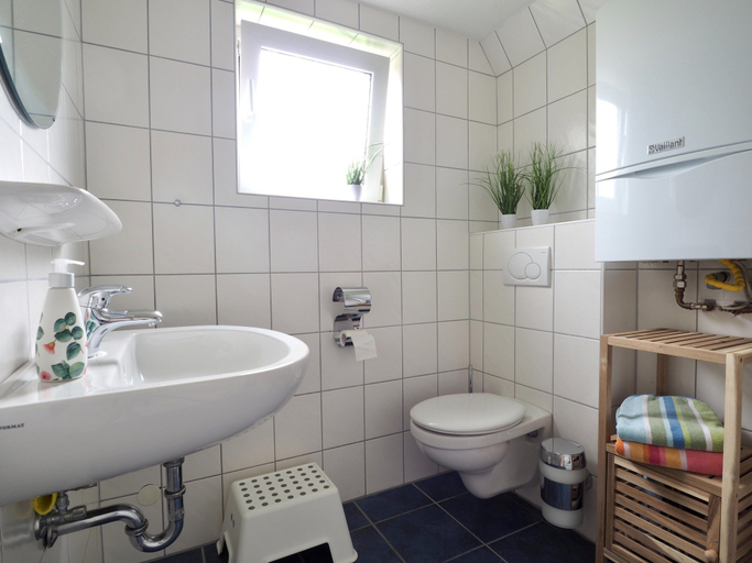 Bathroom 3, Ferienhaus mit Sauna in Burhave, Wesermarsch