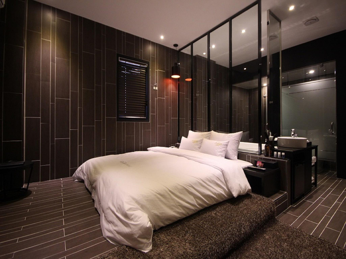Bedroom 15