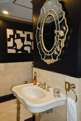 Bathroom 3, Chateau Connellsville, Fayette