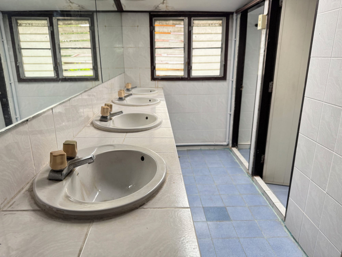 Bathroom 4, Collection O Lai Thai Guesthouse, Muang Chiang Mai