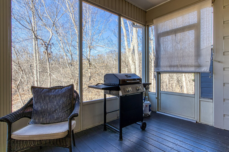 Others 4, Irresistible Retreat w Pool Hot Tub Arcade, Sevier