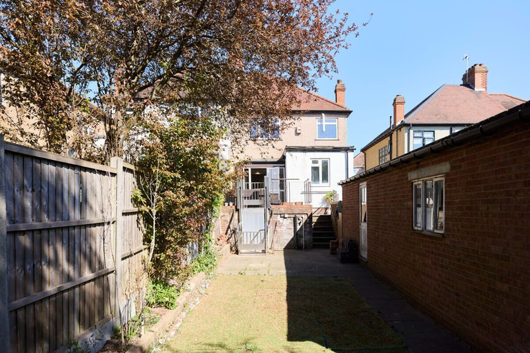 Exterior & Views 2, The Randall Retreat Spacious 4bdr Home With Garden, London