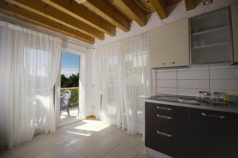 Private kitchen 2, Residence Nautic Resort San Carlo, Gargnano, Brescia
